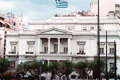 Ειδική απεσταλμένη (με πολύ βεβαρυμένο παρελθόν!!!) παρά την οικονομική στενότητα