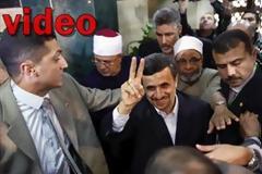 Επίθεση με παπούτσι κατά Αχμαντινετζάντ