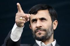 Ιστορική επίσκεψη του Αχμαντινετζάντ στο Κάιρο
