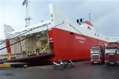 Δεν οφείλουν δεδουλευμένα Blue Star Ferries και Superfast Ferries