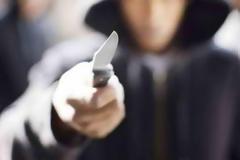 Πάτρα: Νεαρός επιτέθηκε με μαχαίρι σε πολίτες μέρα μεσημέρι