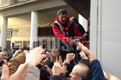 Μέχρι και τραυματία είχαμε στην δωρεάν διανομή φρούτων και λαχανικών! - Μέσα σε 2 ώρες εξαφανίστηκαν 50 τόνοι οπωροκηπευτικών!