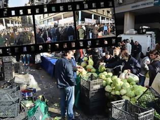 Φωτογραφία για Παραγωγοί μοίρασαν 50 τόνους λαχανικών έξω από το Υπ.Ανάπτυξης