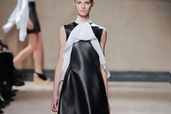 Fashion trend: Δερμάτινο φόρεμα