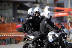 Σύλληψη 41χρονου για ένοπλες ληστείες στον Πειραιά