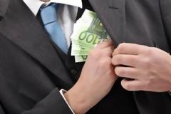 Απίστευτη διαφθορά: Αγορά 5.300 πούρων για δημόσιες σχέσεις -36.700 ευρώ για κηδεία