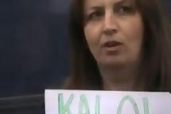 Ποιά είναι η Λιάνα Τσολερίδου, η μητέρα του αστυνομικού που εβγαλε το πανό στην Κοζάνη