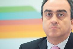 Aπίστευτο: Ο υφυπουργός Ανάπτυξης πανηγυρίζει για τη μείωση τιμών κατά 0,5%!