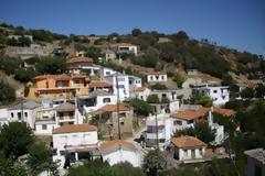 Πετριές: Οι κόποι μιας ζωής πήγαν χαμένοι! Έμειναν μόνο τα ντουβάρια!