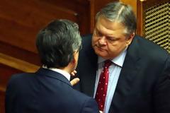 Αδειάζει το ΠΑΣΟΚ ο Σαμαράς!