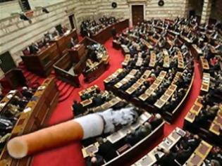 Φωτογραφία για «Ντουμάνιασε» η Βουλή από τους καπνιστές