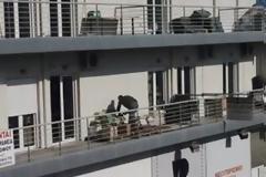 Τρίκαλα: Στο μπαλκόνι αποθηκεύονται επίσημα έγγραφα