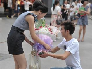 Φωτογραφία για Η πίεση για γάμο οδηγεί τις Κινέζες σε... ενοικίαση συντρόφου,