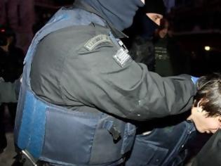Φωτογραφία για ΕΛ.ΑΣ.: Κατά τη συμπλοκή στη Βέροια ο τραυματισμός των συλληφθέντων