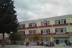 Μαθητής κατείχε τσιγαριλίκι χασίς έξω από το σχολείο στο Βόλο!