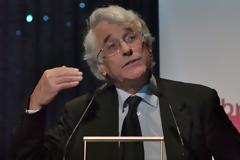Colin Crouch: Μια μικρή ελίτ κατέχει την Ελλάδα!