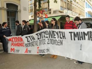 Φωτογραφία για Δυτική Ελλάδα: Συνεχίζουν τις κινητοποιήσεις οι φοιτητές με αποκλεισμούς δρόμους κατά του σχεδίου «Αθηνά»