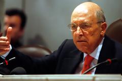 Σημίτης: «Αναπόφευκτο το δεύτερο κούρεμα»