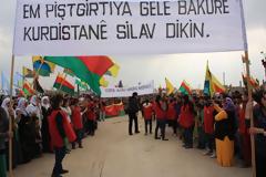 Προσέξτε αυτήν την εξέλιξη: Οι Κούρδοι της Τουρκίας ενώθηκαν με τα αδέλφια τους στη Συρία