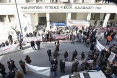 Κάτοικοι της Πάρου θα… πολιορκήσουν το υπουργείο Υγείας