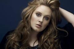 Adele: Βγάζει 48.500 ευρώ την ημέρα!