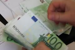 Δεν έκοψαν τις συντάξεις βουλευτών και δημάρχων