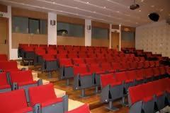 Κάποτε ένας καθηγητής έκανε προφορικές εξετάσεις για το μάθημά του στο αμφιθέατρο...