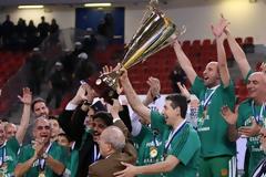 Μέσα από την καταχνιά βγήκε το κύπελλο πράσινο