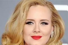 Η Adele κερδίζει 48.500 ευρώ την ημέρα