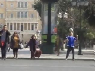 Φωτογραφία για Freestyle Football στους δρόμους της Αθήνας
