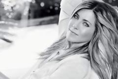 Η Jennifer Aniston ετοιμάζει την αυτοβιογραφία της