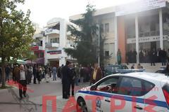 ΣΥΜΒΑΙΝΕΙ ΤΩΡΑ: Εκκενώθηκε το δικαστικό Πύργου μέγαρο λόγω τηλεφωνήματος για βόμβα