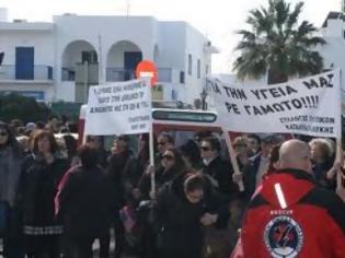 Φωτογραφία για Διαμαρτυρία κατοίκων της Πάρου στο υπουργείο Υγείας