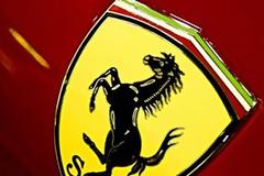 Οι Γερμανοί αγοράζουν Ferrari από την Ελλάδα