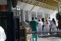 Γεμάτα με παράνομες αποκλειστικές τα νοσοκομεία