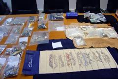 Έκαναν πως πουλούσαν κεντήματα και ρήμαζαν πολυκατοικίες