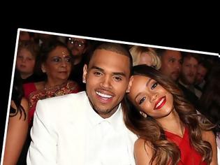 Φωτογραφία για Rihanna- Chris Brown: οι φήμες για κρυφό αρραβώνα δίνουν και παίρνουν  /