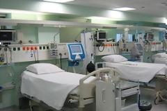 ΚΛΕΙΝΟΥΝ ΤΟ ΕΝΑ ΜΕΤΑ ΤΟ ΑΛΛΟ ΤΑ ΚΡΕΒΑΤΙΑ ΣΤΙΣ ΜΕΘ ΛΟΓΩ ΕΛΛΕΙΨΗΣ ΠΡΟΣΩΠΙΚΟΥ (video)