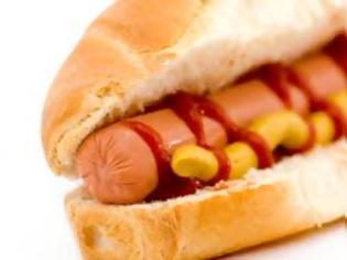 Φωτογραφία για Δείτε πως φτιάχνονται τα λουκάνικα για Hot Dog!
