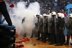 2 συλλήψεις για τα επεισόδια στο Ελληνικό την Κυριακή