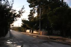 Δήμος Διονύσου: Η αποκατάσταση της λακκούβας ...και η σήμανση της τρύπας!