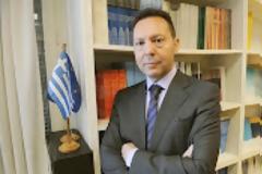 Ο υποτακτικός κύριος Στουρνάρας ψιθύρισε το... λάθος...!!!