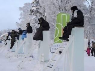 Φωτογραφία για Σουηδία: Καθισμένοι σε παγοκολόνες για 48 ώρες