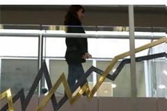 Γιατί το ελληνικό χρηματιστήριο παραμένει «ασανσέρ»