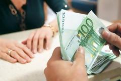 Ρευστό στους λογαριασμούς για την κοινωφελή εργασία