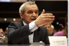 Ναι θα μειωθεί κι άλλο ο κατώτατος μισθός λέει ο Όλι Ρεν στον ευρωβουλευτή του ΣΥΡΙΖΑ, Νίκο Χουντή...!!!