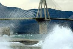 Πρόσκρουση πλοίου στη γέφυρα Ρίου - Αντιρρίου