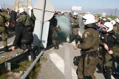 ΕΠΕΙΣΟΔΙΑ ΜΕΤΑΞΥ ΑΣΤΥΝΟΜΙΚΩΝ ΚΑΙ ΑΓΡΟΤΩΝ