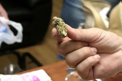 Από πίπα μέχρι και ναργιλέ χρησιμοποιούσε για την χρήση κάνναβης 21χρονος