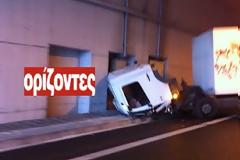 Η Αθήνα στο έλεος θεομηνίας… Χαλάζι, πλημμυρισμένοι δρόμοι, ατυχήματα και δίπλωμα νταλίκας στην Αττική οδό!